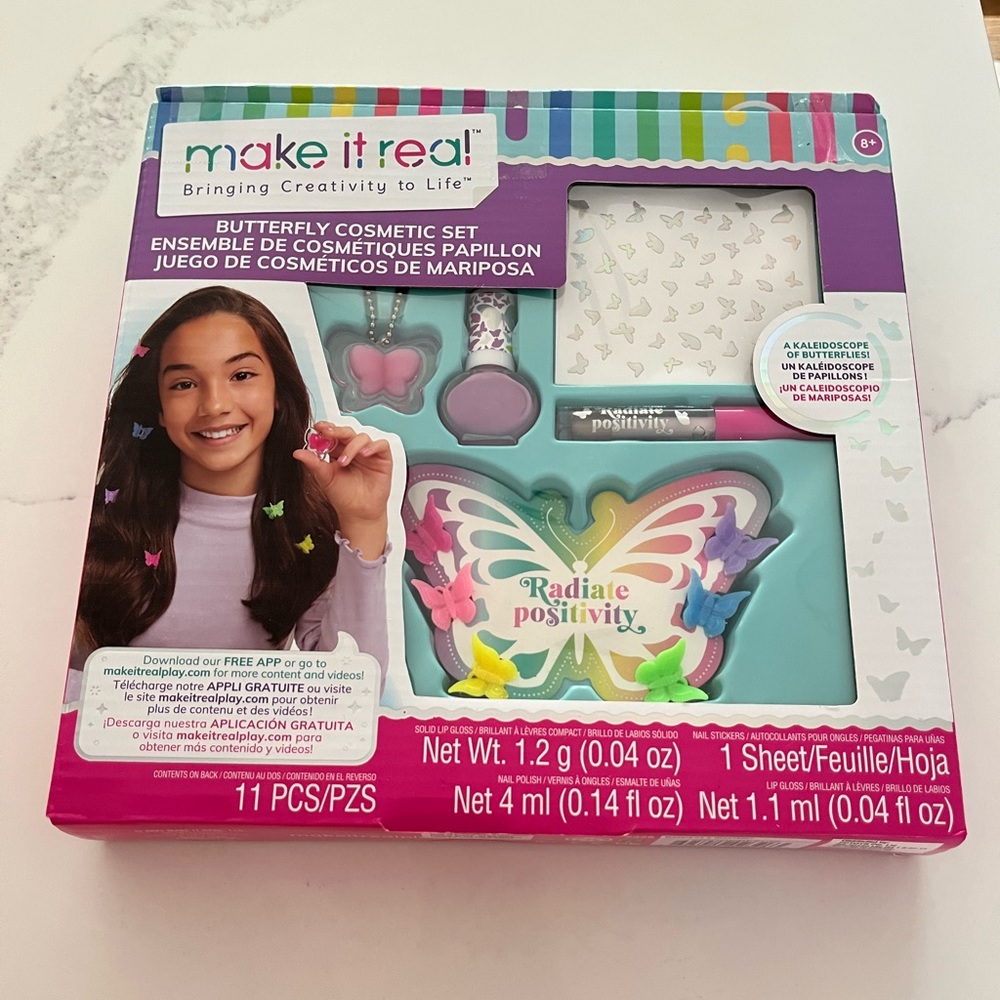 NWOT make it real butterfly cosmetic kit.  For ages 8+.  Makes for a great gift